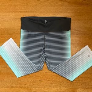 GapFit gFast Striped Gray/Aqua Ombré Capri Leggings - M